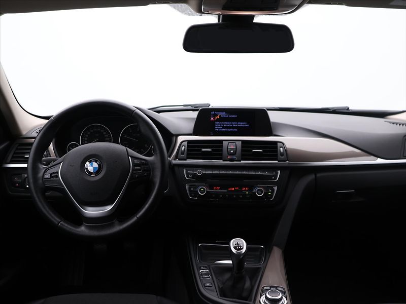 BMW Řada 3 2,0 318d xDrive Xenon Navi Kůž - fotka 28 z 36