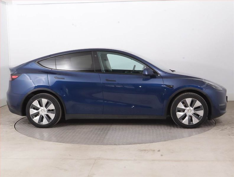 Tesla Model Y (2022) Long Range AWD 79kWh, SoH 91% - fotka 6 z 21