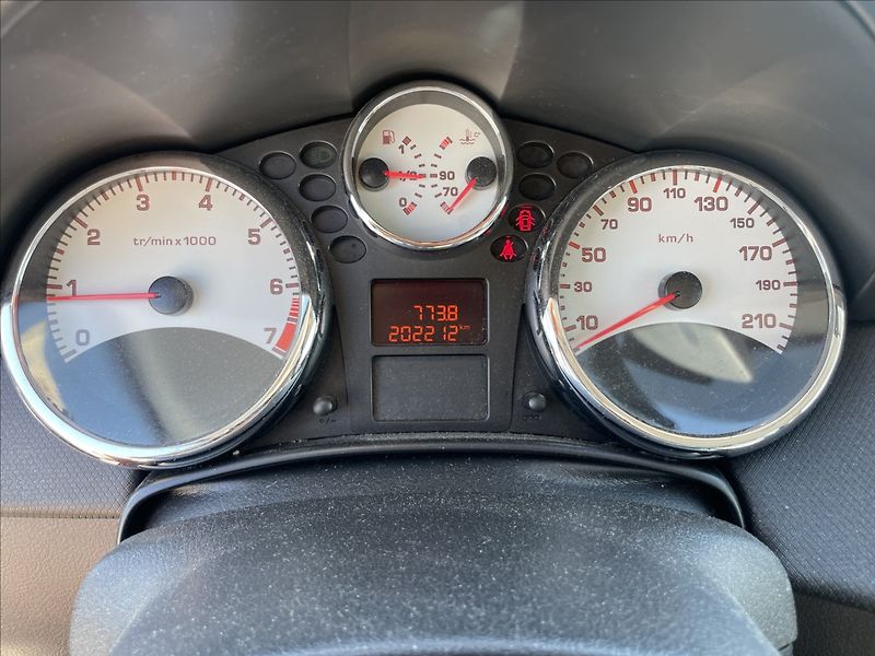 Peugeot 207 1,4 i 54kw Klima ESP po STK - fotka 15 z 33