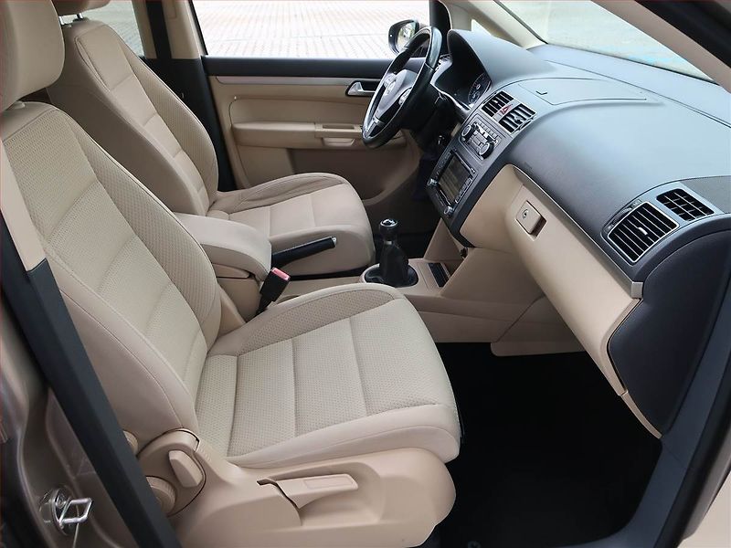 Volkswagen Touran (2012) 2.0 TDI, Navi, Bi-Xenony - fotka 9 z 17