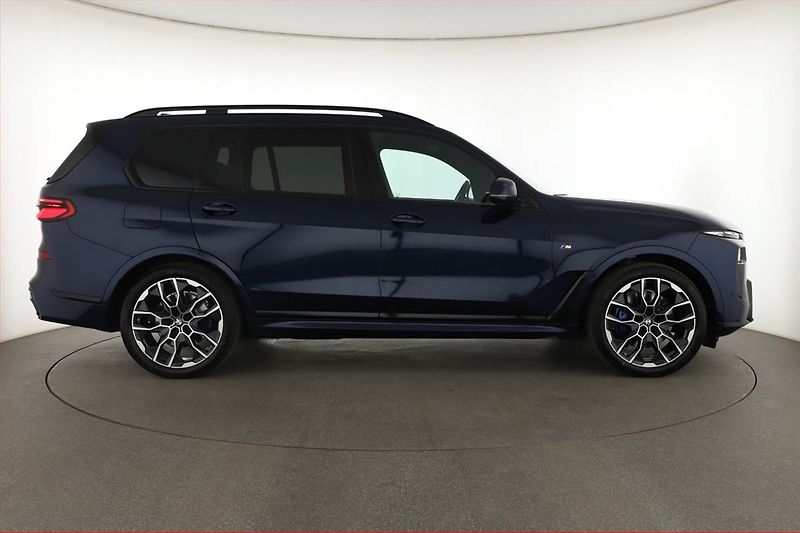 BMW X7 (2025) xDrive40d - fotka 6 z 29