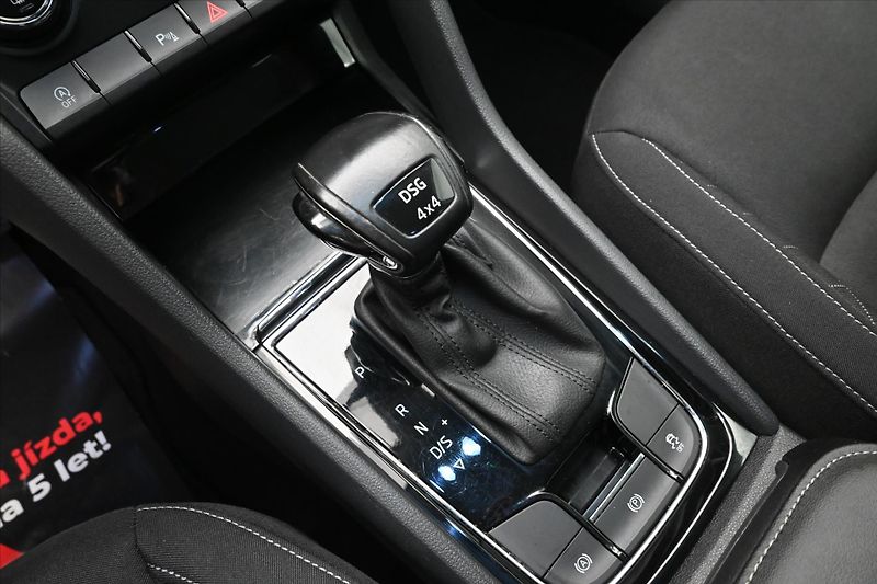Škoda Karoq 2,0 TDI 110 kW DSG 4x4 TAŽNÉ Z - fotka 22 z 31