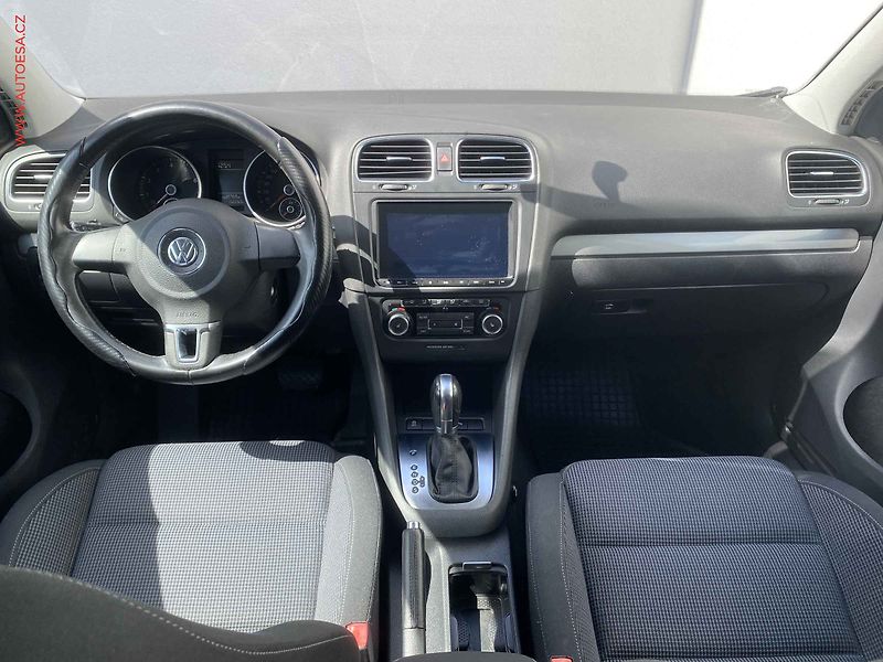 Volkswagen Golf (2011) 1.2 TSi, ČR, Trendline, DSG - fotka 8 z 16