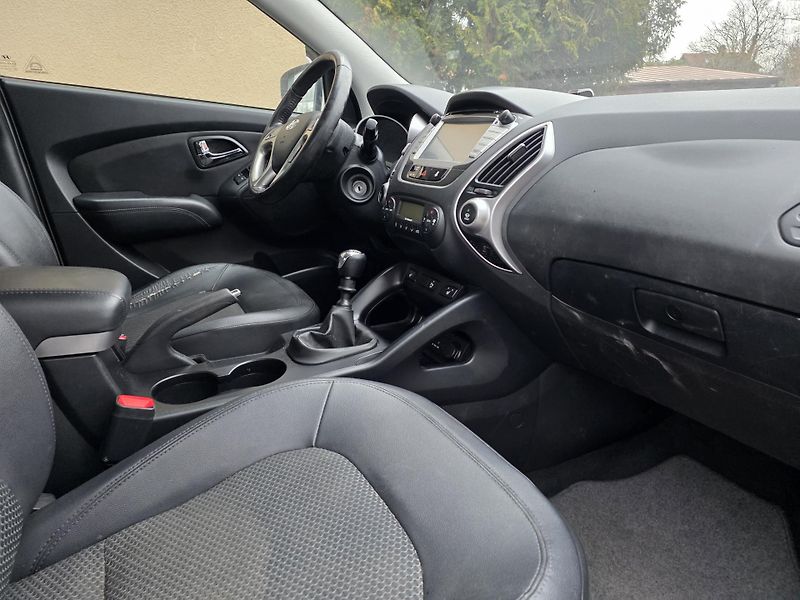 Hyundai ix35 1.6-NAVI-TAŽNÉ-TEMPOMAT - fotka 10 z 12