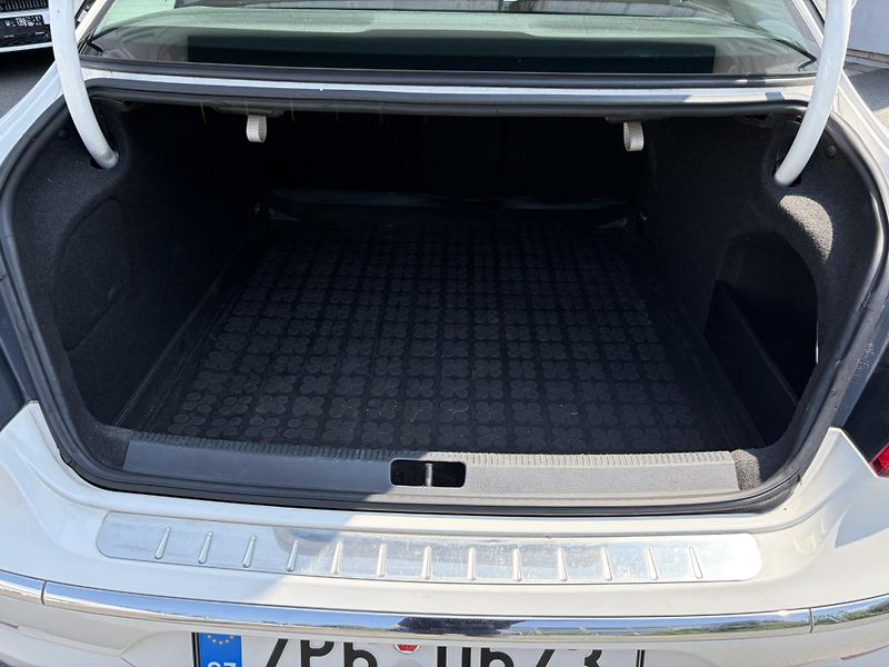 Volkswagen Passat CC 2.0TDi DSG 103kW - fotka 15 z 20
