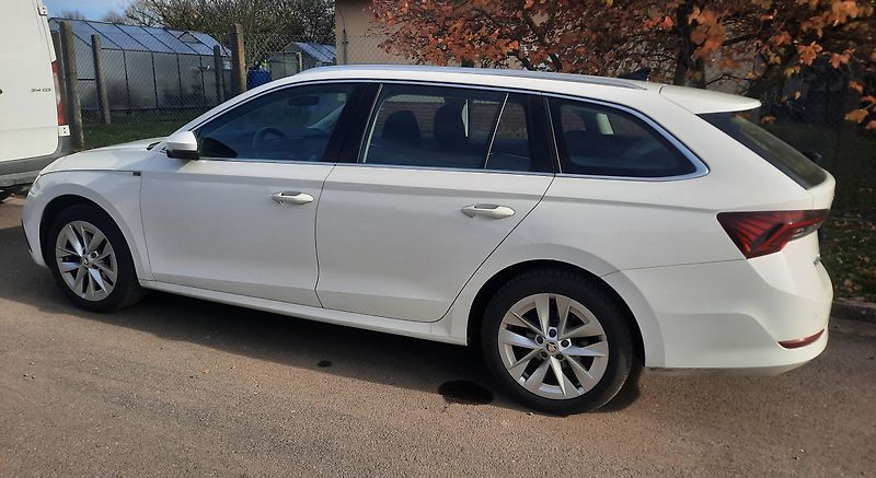 Škoda Octavia (2022) 2.0 Tdi 85kw Dsg Style Combi  - fotka 2 z 4
