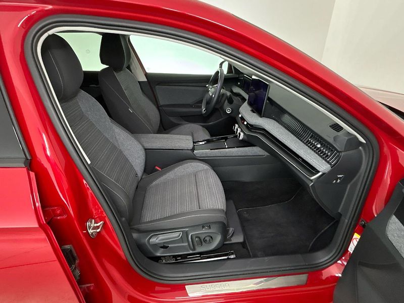 Škoda Superb Selection DSG - fotka 9 z 31