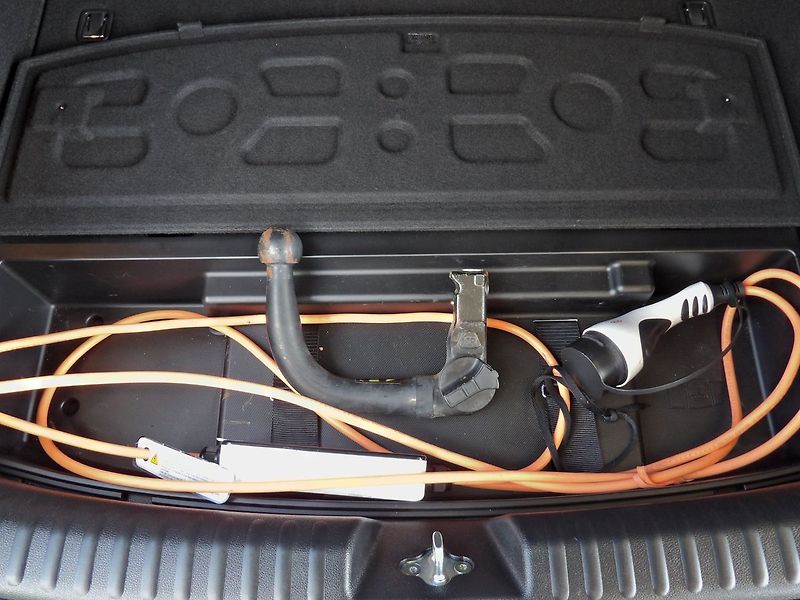 Kia Ceed 1.6GDI PHEV Comfort Tažné - fotka 26 z 36