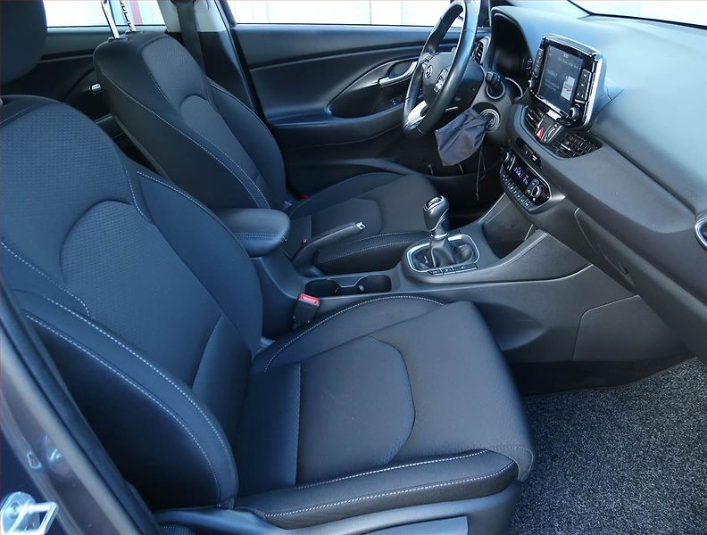 Hyundai i30 (2019) Style 1.4 T-GDI, Serv.kniha - fotka 9 z 19