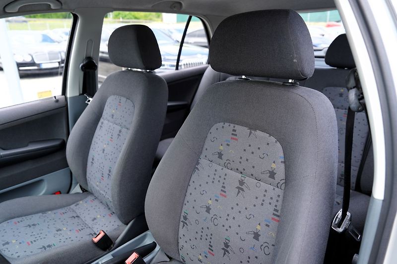 Škoda Fabia 1.0 MPI 50PS/ČR/136.000 km !!! - fotka 20 z 35