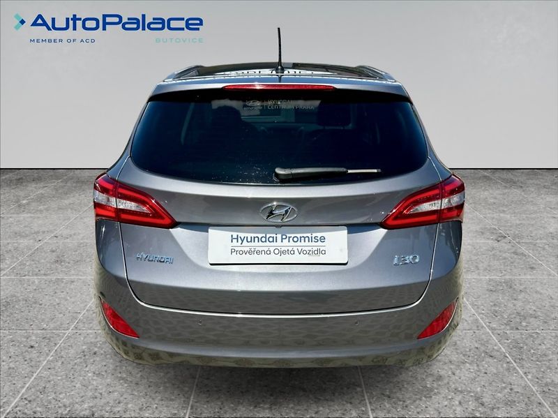 Hyundai i30 1,6 CRDI AUTOMAT PREMIUM - fotka 5 z 12