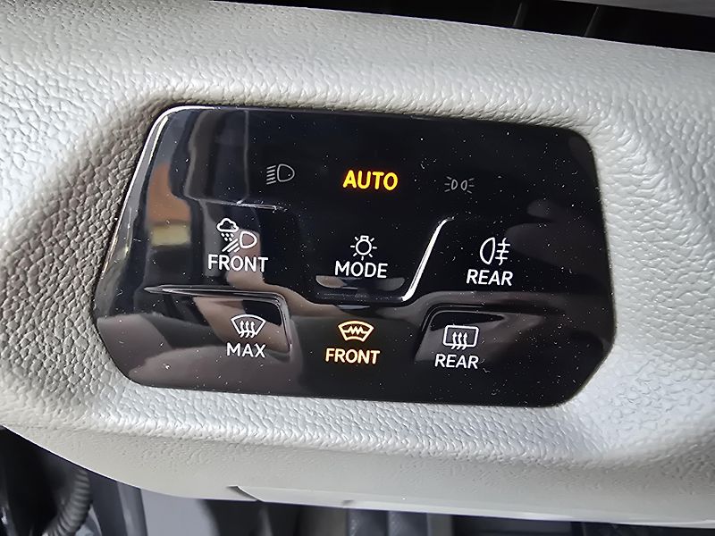 Volkswagen Multivan T7 150kW LIFE LONG DSG WEBASTO - fotka 20 z 49