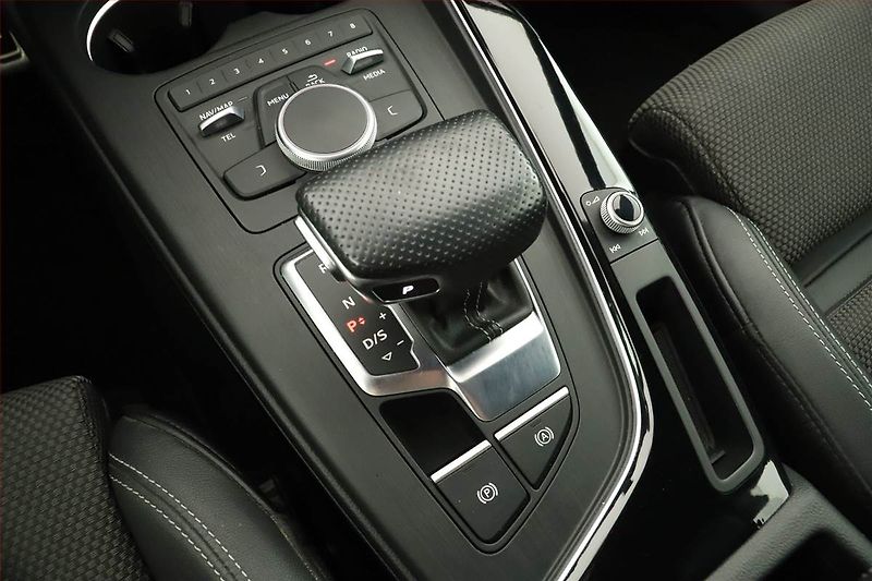 Audi A5 (2019) S-Line 2.0 TFSI - fotka 14 z 17