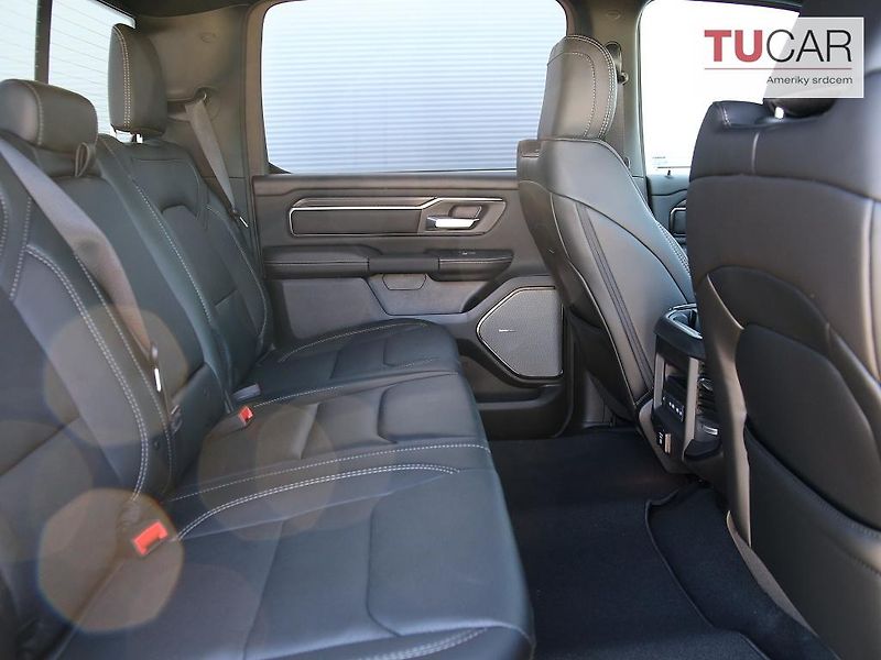 Dodge RAM (2026) 1500 Laramie 5.7 V8 HEMI 2026 - fotka 34 z 41
