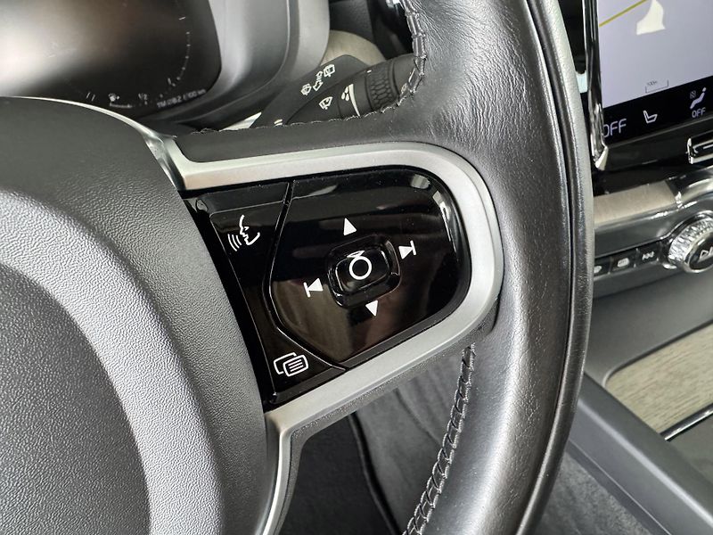 Volvo XC60 T8 AWD*Recharge*REZERVACE! - fotka 25 z 36