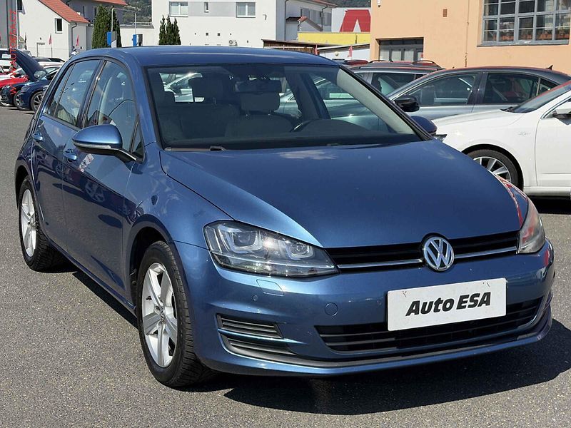Volkswagen Golf (2013) 1.6 TDi, AC, tempo, park - fotografie inzerátu