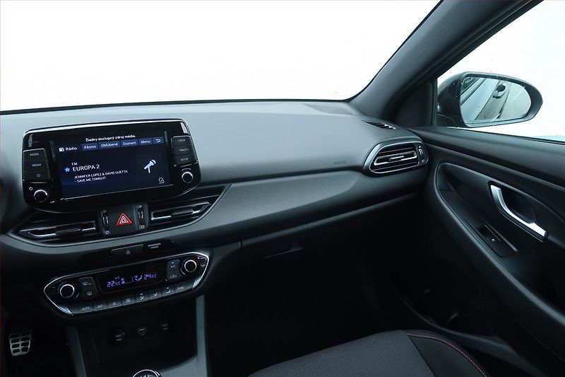 Hyundai i30 (2022) N-Line 1.5 T-GDI MHEV - fotka 8 z 21