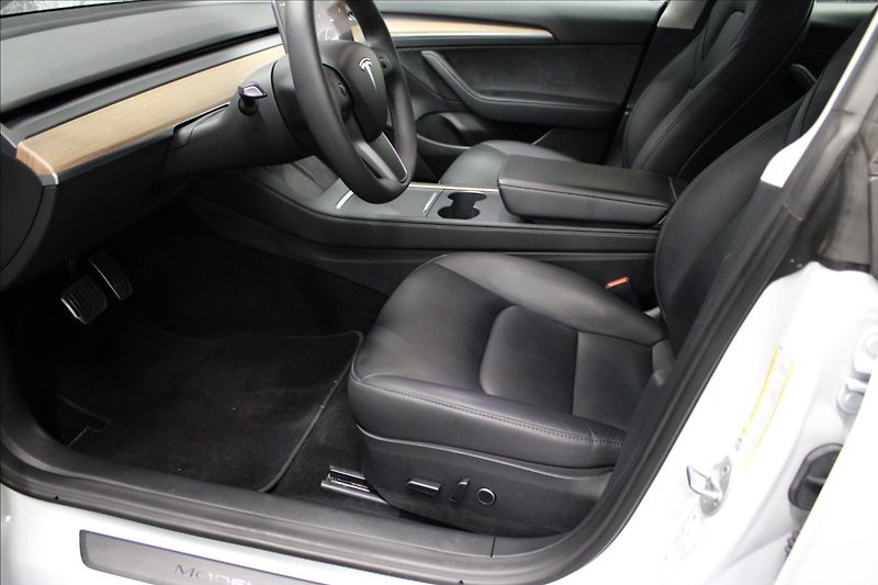 Tesla Model 3 0,0 Standard plus - fotka 8 z 27