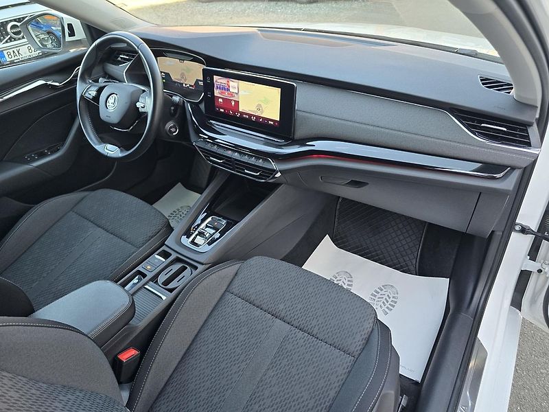 Škoda Octavia DSG STYLE 1.Maj. ČR DPH - fotka 12 z 43