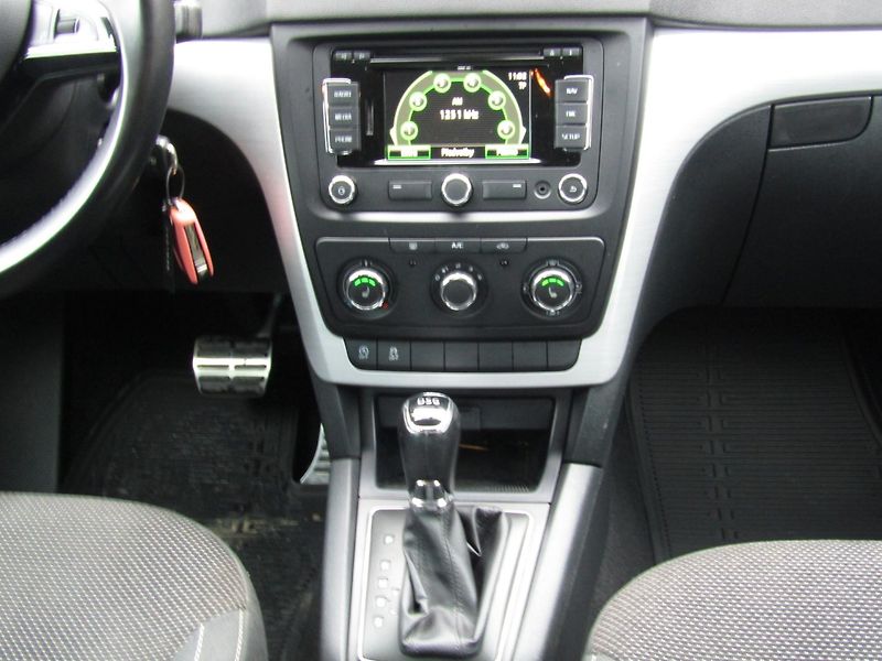 Škoda Yeti (2014) 1.6 TDI 77kW DSG BEZ KOROZE - fotka 17 z 39