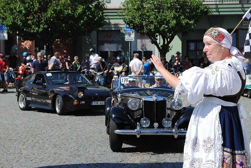 Veterány se sjely do Veselí nad Lužnicí na Selské Baroko 2023.