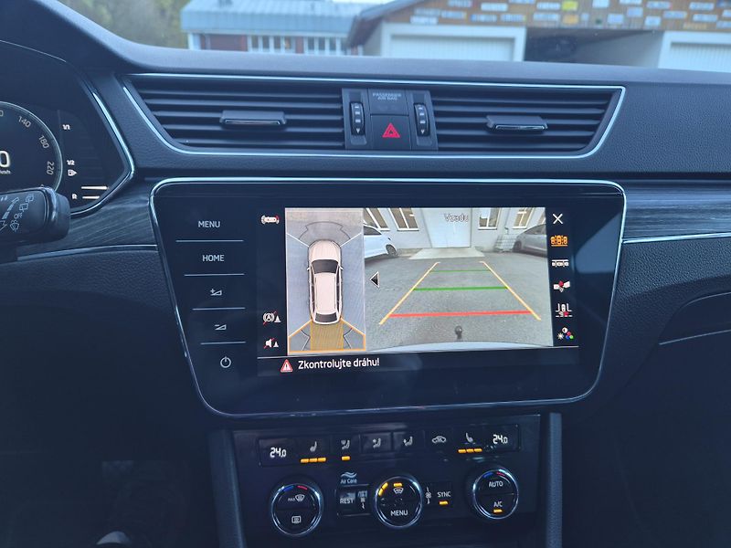 Škoda Superb Combi 2,0TDi DSG 110kw 17ALU - fotka 32 z 48