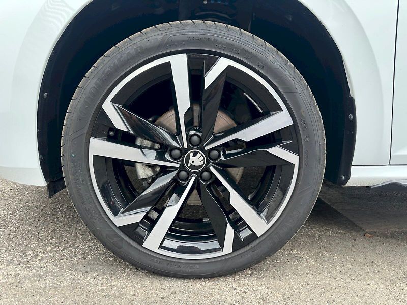 Škoda Kamiq (2025) 1,0 TSI / 85 KW / DSG / Monte - fotka 28 z 30