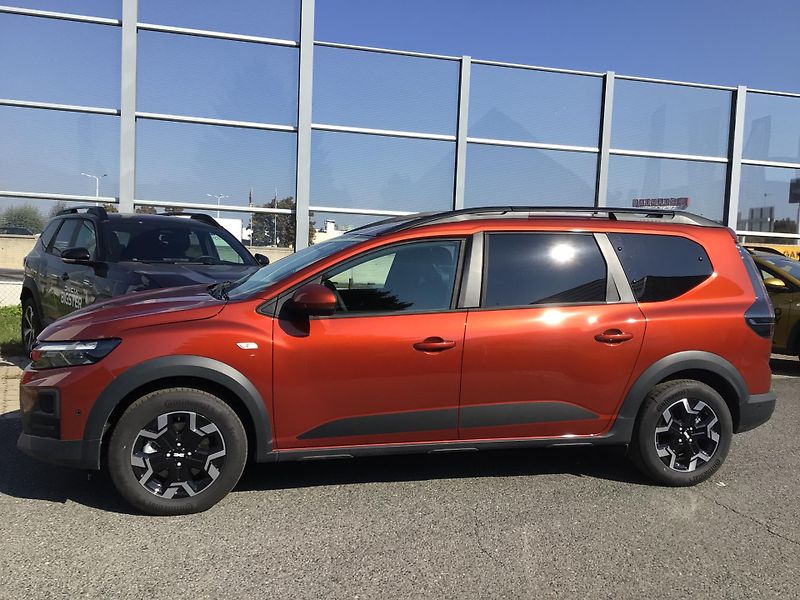 Dacia Jogger (2026) 7MÍST FULL HYBRID MAXIM.VÝBAVA - fotka 4 z 12