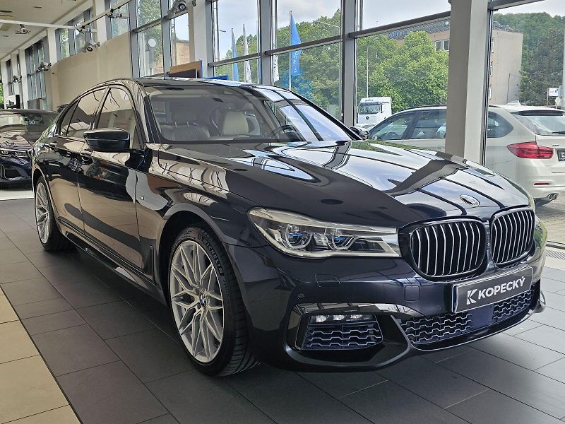 BMW Řada 7 750d xDrive - fotka 3 z 37