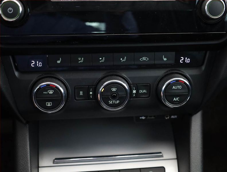 Škoda Octavia (2014) Elegance 2.0 TDI, 4X4 - fotka 12 z 20