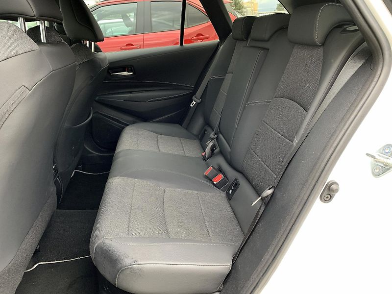 Toyota Corolla TS STYLE 1.8 HEV 103kW e-CVT - fotka 6 z 23