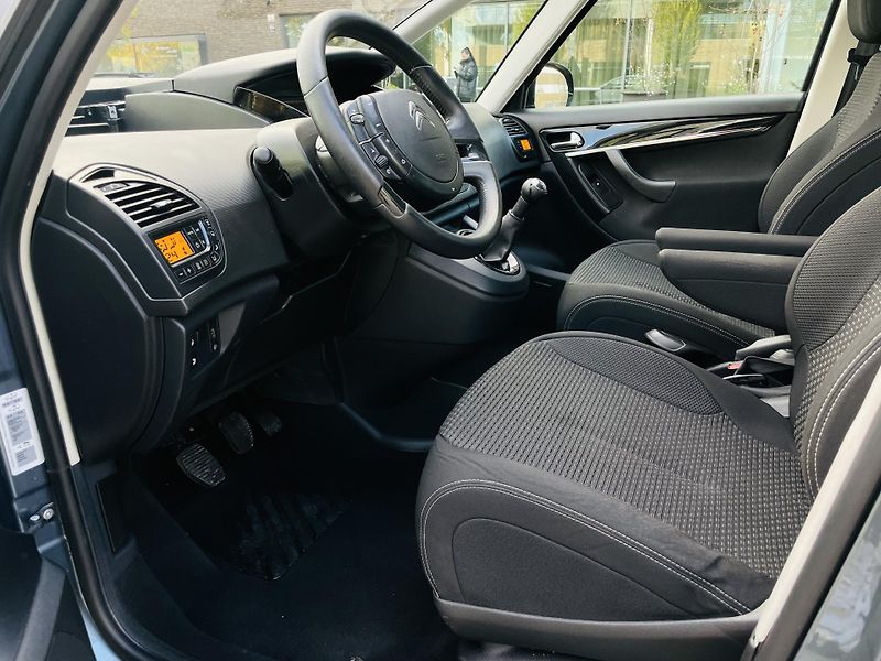 Citroën C4 Picasso 1.6i 88KW MANUÁL LED SENZORY - fotka 28 z 42