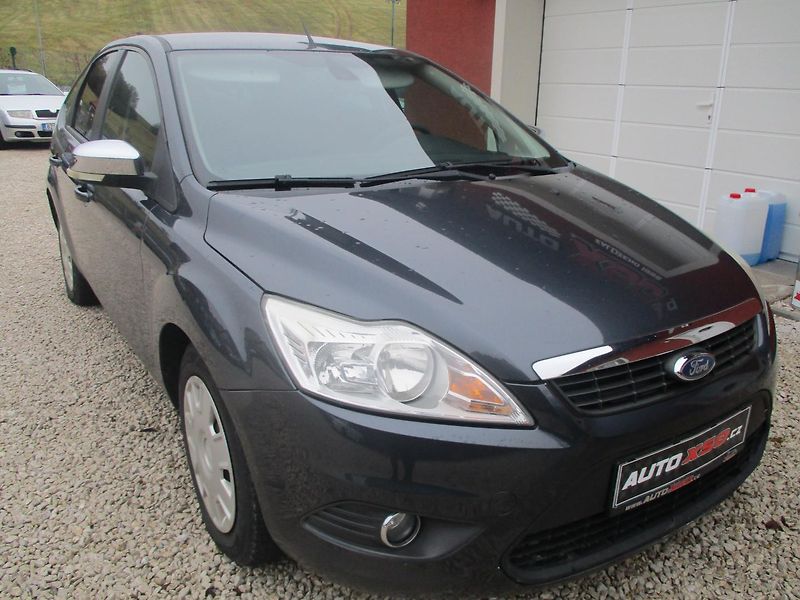 Ford Focus 1.6i DIGI AC - fotka 1 z 27