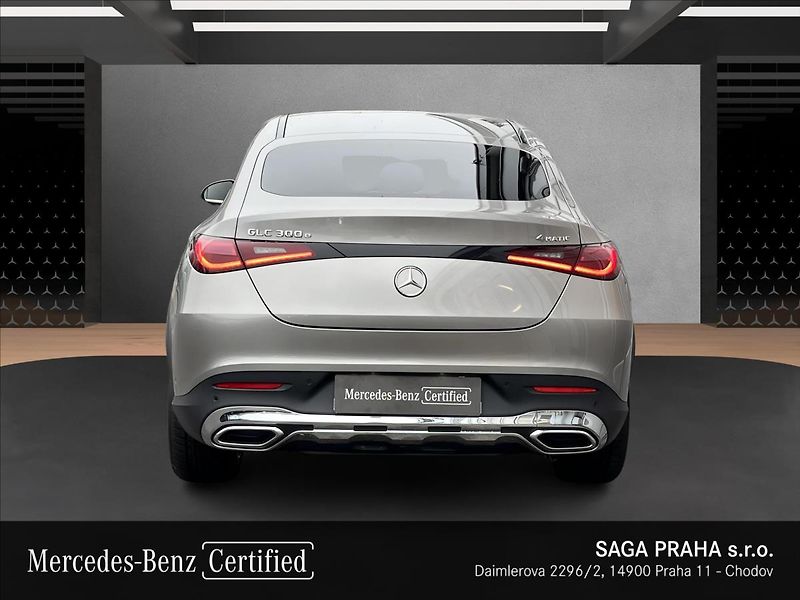 Mercedes-Benz GLC 300e 4MATIC kupé s hybridní te - fotka 4 z 22