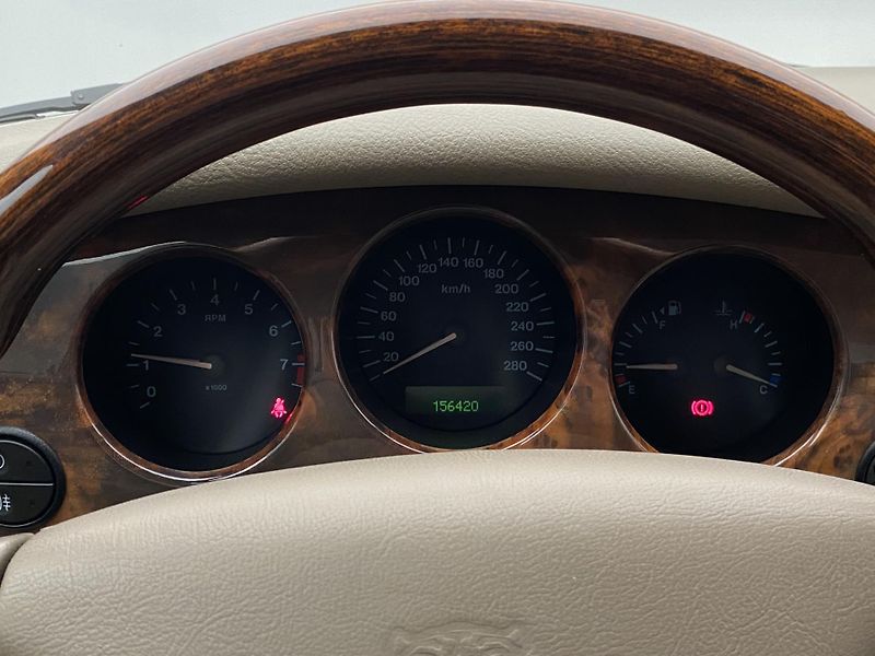 Jaguar XJ V8 4.0 SOVEREIGN AUT - fotka 25 z 31