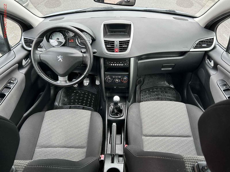 Peugeot 207 (2010) 1.4 16V, 1.maj,ČR, AC, park - fotka 8 z 15