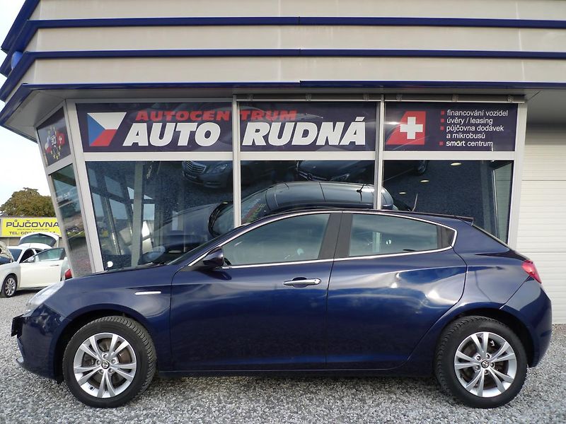 Alfa Romeo Giulietta 1,4 TB 125kW Navi Panorama - fotka 13 z 39