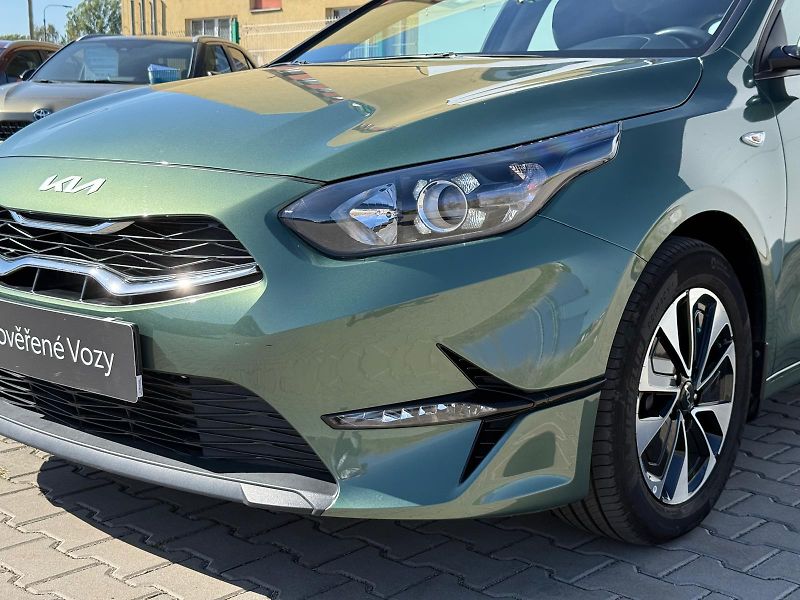 Kia Ceed 1,5 T-GDi Spin - fotka 26 z 27