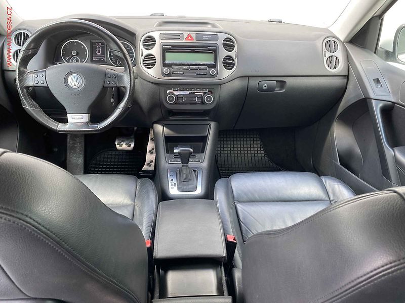 Volkswagen Tiguan (2010) 2.0 TDi 4x4, ČR, R-Line, DSG - fotka 8 z 18