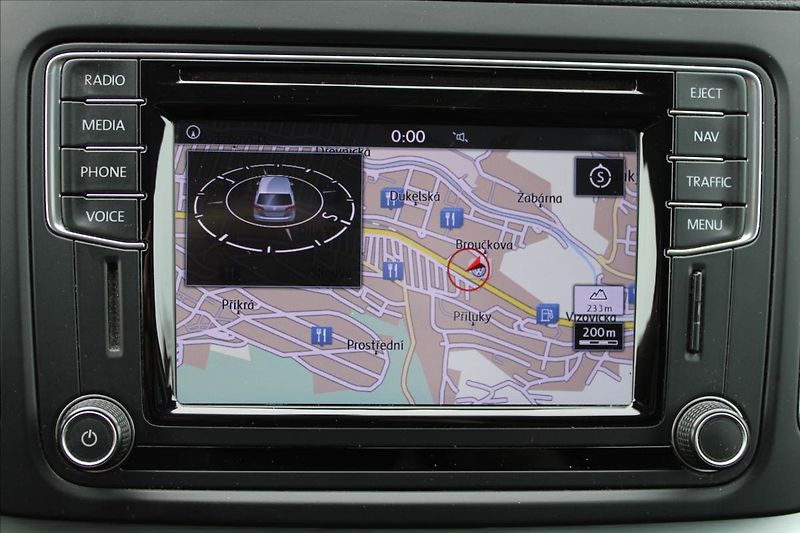 Volkswagen Sharan 2,0 TDI  NAVIGACE,TAŽNÉ - fotka 12 z 33