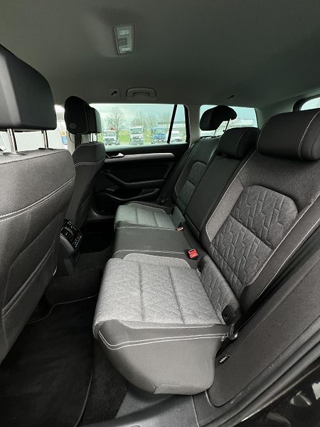 Volkswagen Passat 2.0TDI DSG 110kW Business DPH - fotka 21 z 24