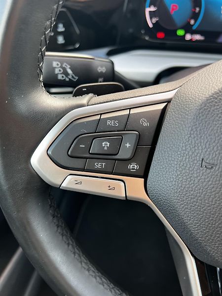 Volkswagen Golf 1.5TSI 110kW DSG LED ACC - fotka 9 z 23