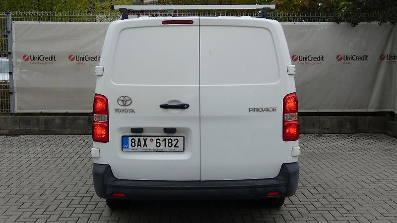 Toyota ProAce 2.0 D-4D 150k 1400kg L2 Crewca - fotka 4 z 23