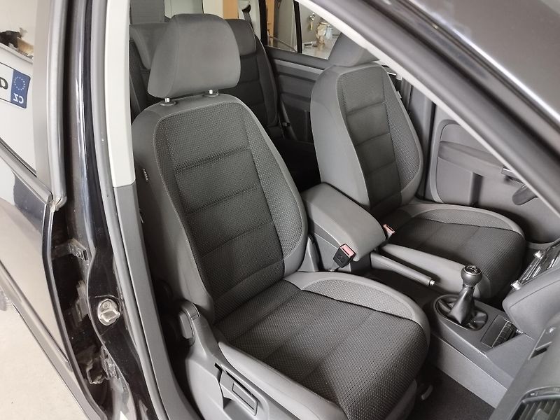 Volkswagen Touran (2012) 1,2TSI,77KW,KLIMA,ALU,SER.KN - fotka 13 z 26