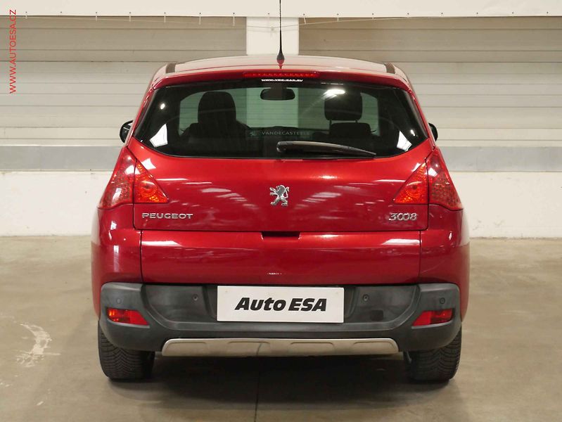 Peugeot 3008 (2010) 1.6HDi, 2.maj, Navi, panor - fotka 5 z 21