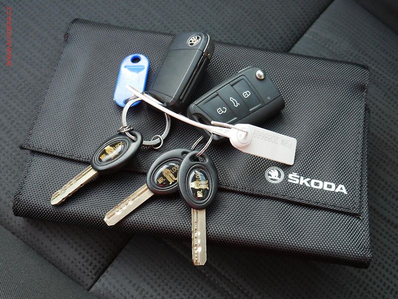 Škoda Octavia (2017) 1.6 TDi, ČR, Style, LED - fotka 19 z 19