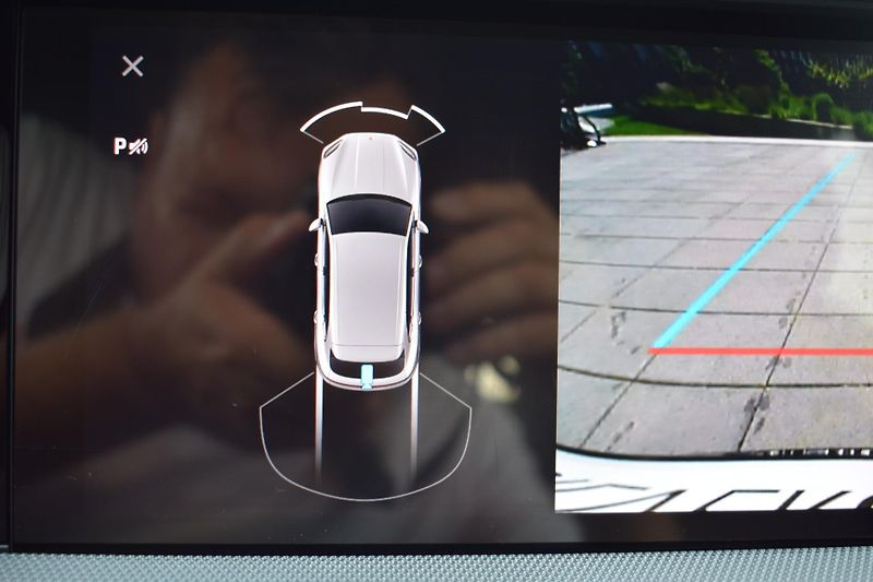 Porsche Cayenne (2026) KeyLess/SoftClose/Pano - fotka 9 z 52
