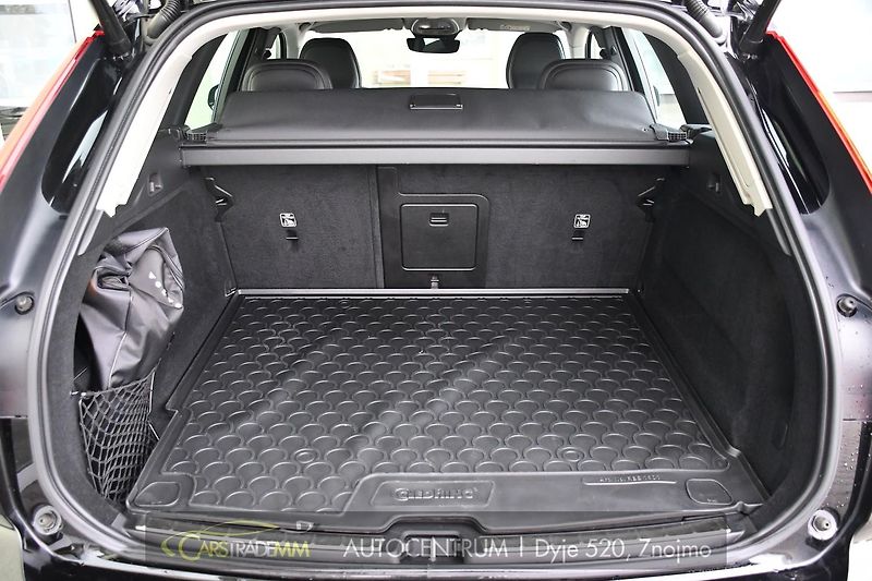 Volvo XC60 B4 AWD mHEV - fotka 37 z 44