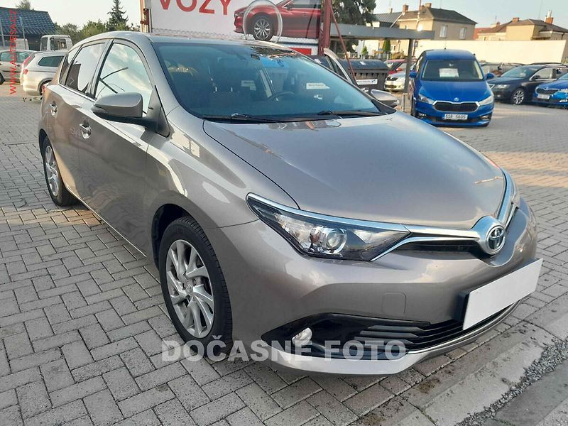 Toyota Auris (2015) 1.6vvti, ČR, autoAC - fotka 1 z 3