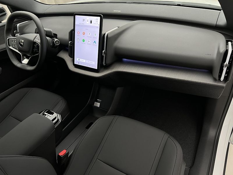 Volvo EX30 (2026) P8 AWD electric PLUS REZERVACE - fotka 18 z 45